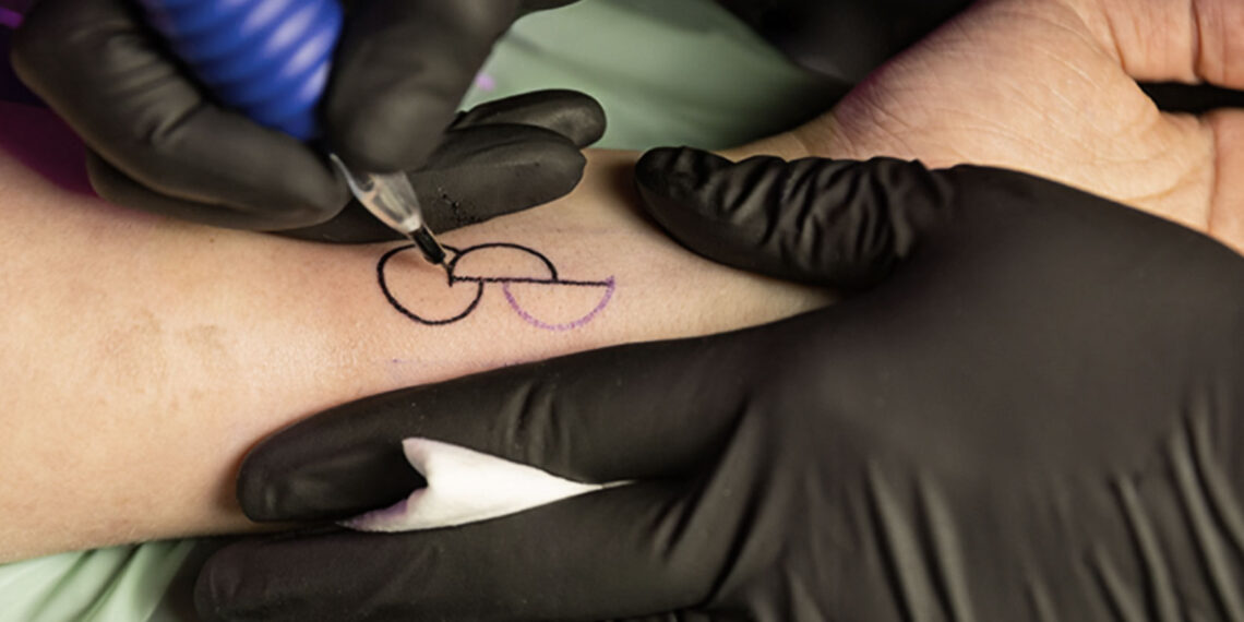 Tatuajes transformados en carnet de donantes de órganos