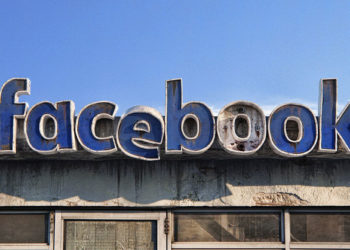 “Decadencia Social” por Andrei Lacatusu