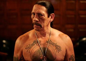 Danny Trejo salva a un bebé atrapado en un automóvil