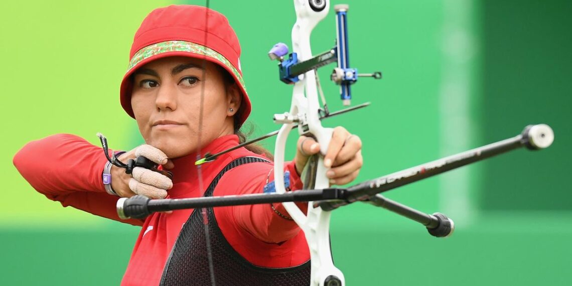 Alejandra Valencia: arquera y diseñadora gráfica