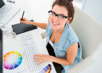 8 razones para admirar a una MUJER DISEÑADORA 2022