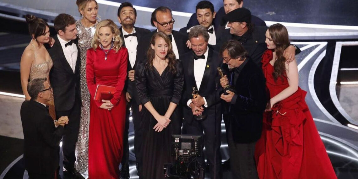 Eugenio Derbez logra sueño al estar dentro de la Película Ganadora del Oscar CODA