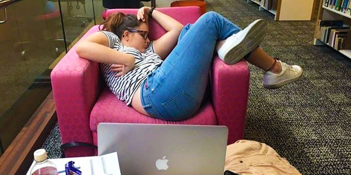 Nunca te duermas delante de un amigo que es bueno editando fotos