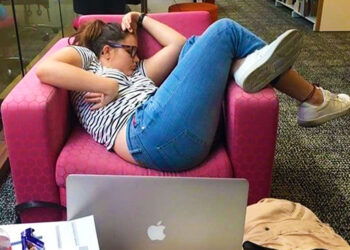 Nunca te duermas delante de un amigo que es bueno editando fotos