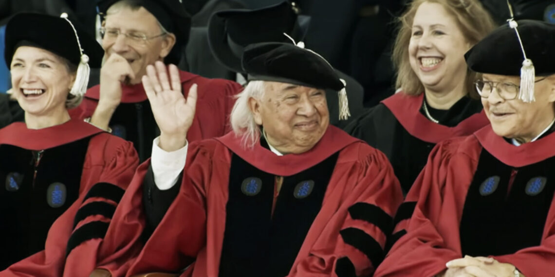 Indígena mexicano recibe Honoris Causa de Harvard en EU