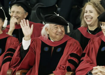 Indígena mexicano recibe Honoris Causa de Harvard en EU