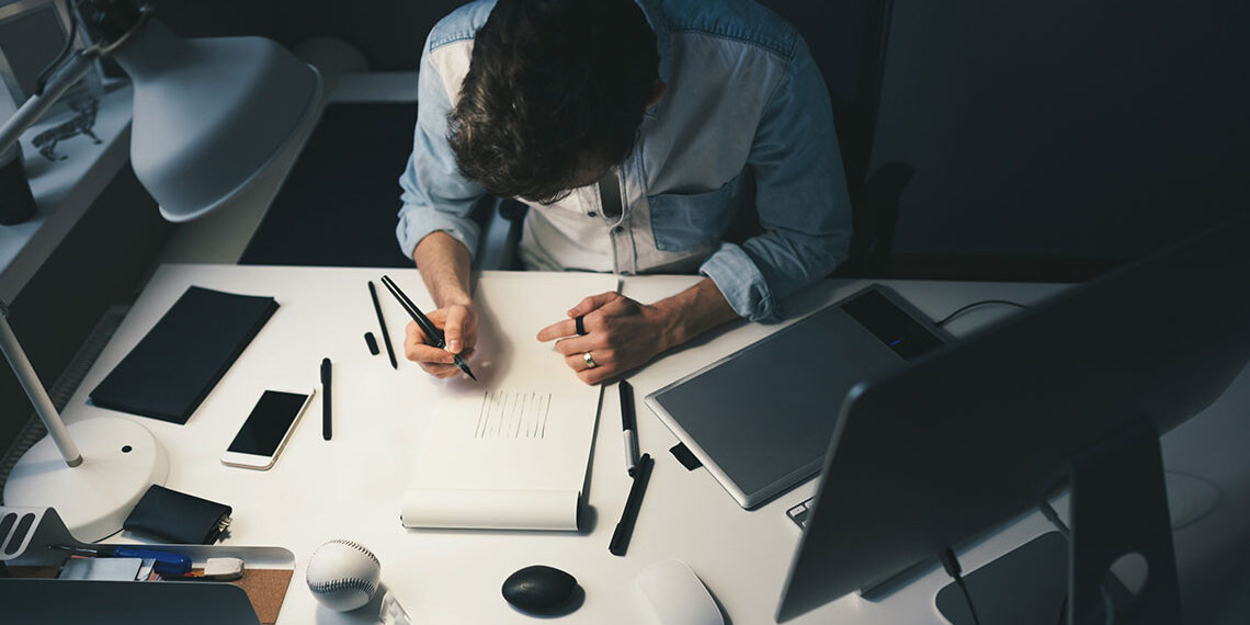 Cómo Aguantar una Desvelada Trabajando como Diseñador Gráfico