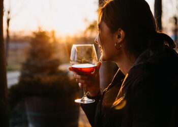 El Vino: Un Aliado Creativo para Diseñadores Gráficos